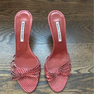 Manolo Blahnik sandal in berry color. Very pretty! Size 39